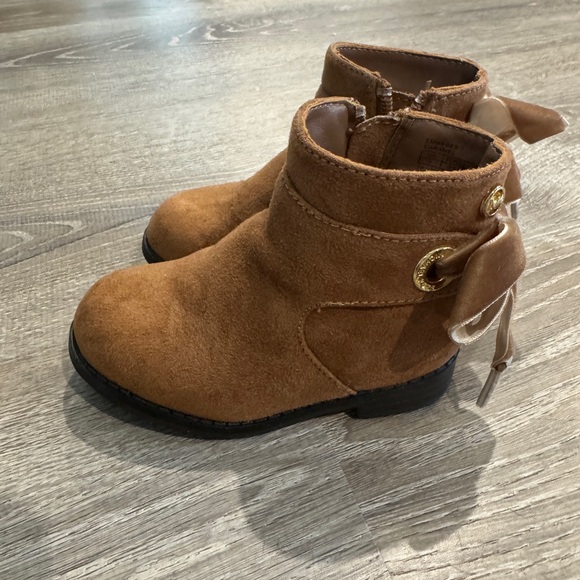 Michael Kors Tan Kids Boots with Bow Detail size 5 - Picture 1 of 8